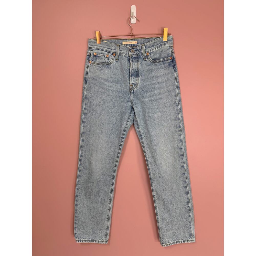 NEW Levi's Wedgie Straight Jeans Light Wash Size 26 - Picture 2 of 5